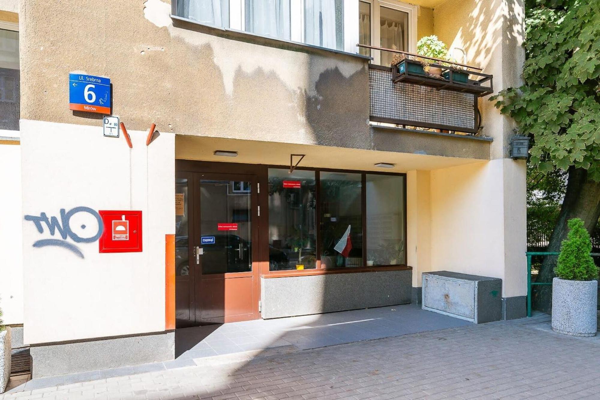 Navy Aesthetic Apartment With Balcony By Noclegi Renters Warszawa Eksteriør billede